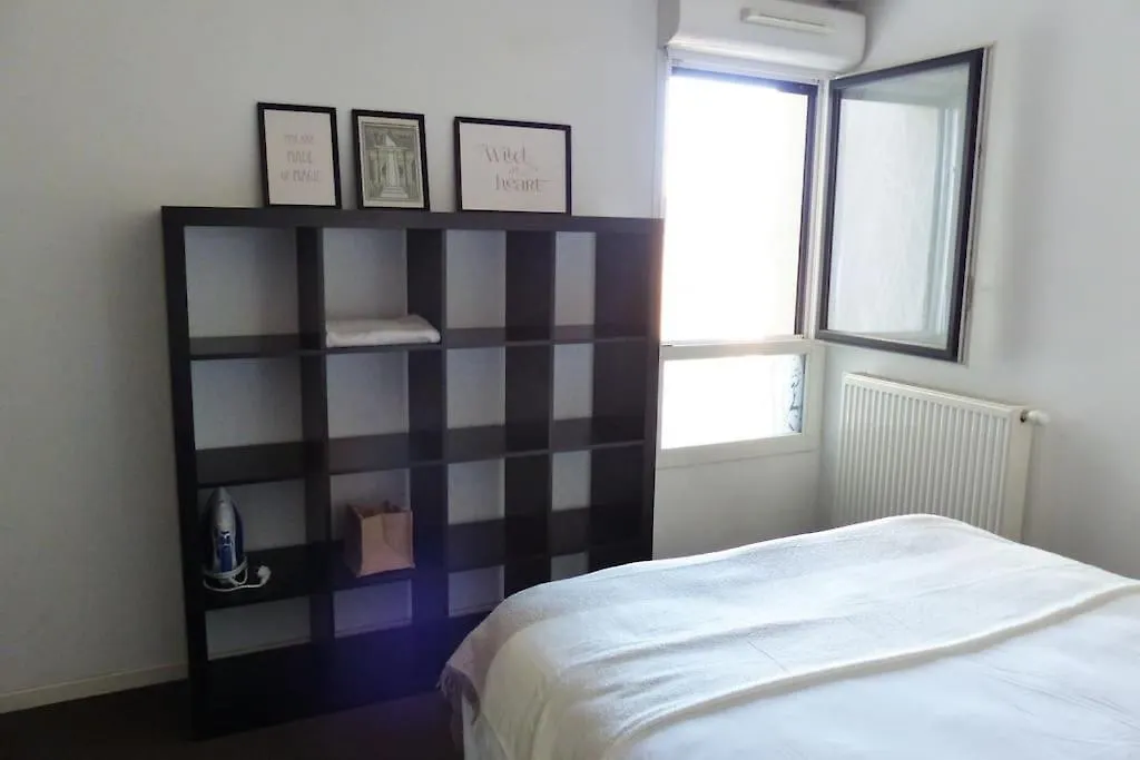 Daire Appartement Proche Chu Avec Balcon Et Parking Lille Fransa